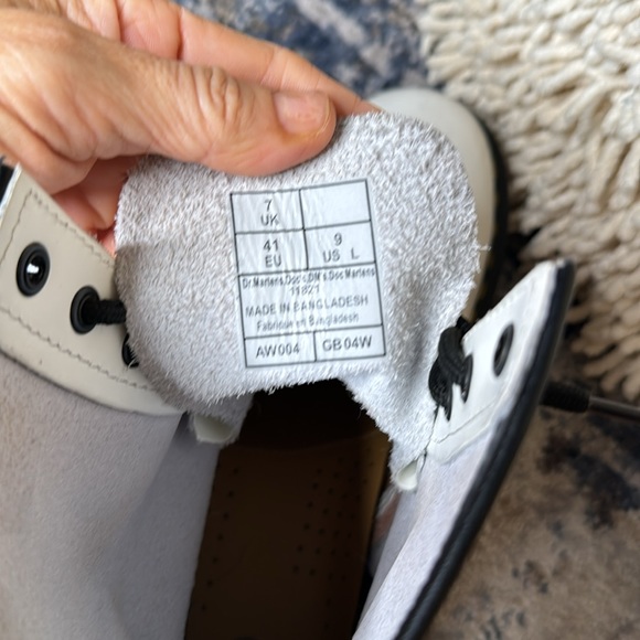 Dr. Marten Combat - THE ORIGINAL. STILL NEW! 1460 SMOOTH LEATHER LACE UP BOOTS - Picture 13 of 17